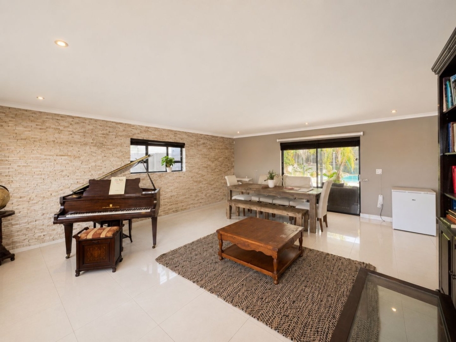 4 Bedroom Property for Sale in Flamingo Vlei Western Cape